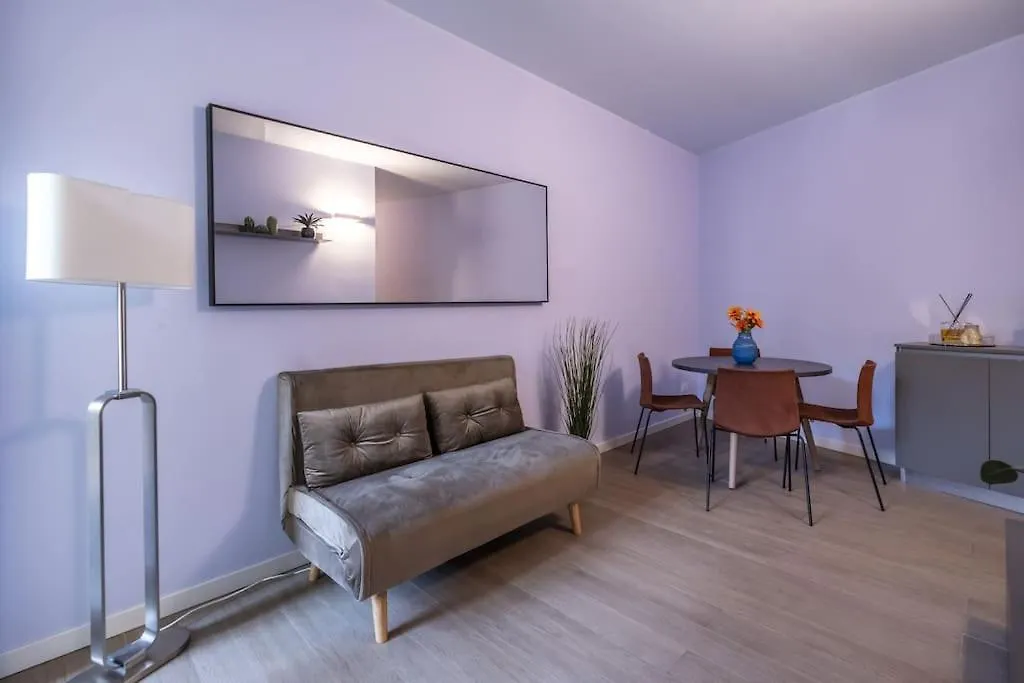 Duomo Center Two-Room Design- Private Gym - Metro Milan